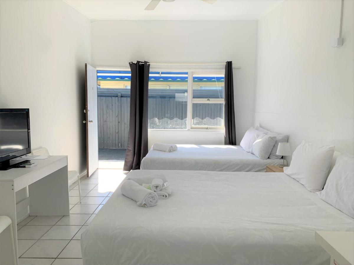 Motel Aqua Blue